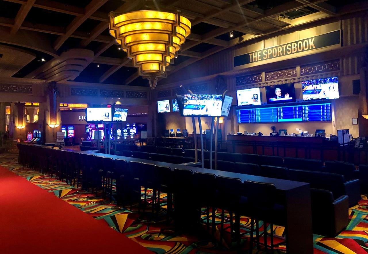 The Inn At Charles Town / Hollywood Casino Екстериор снимка