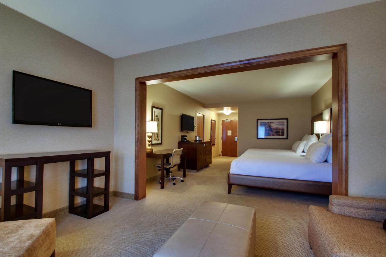 The Inn At Charles Town / Hollywood Casino Екстериор снимка