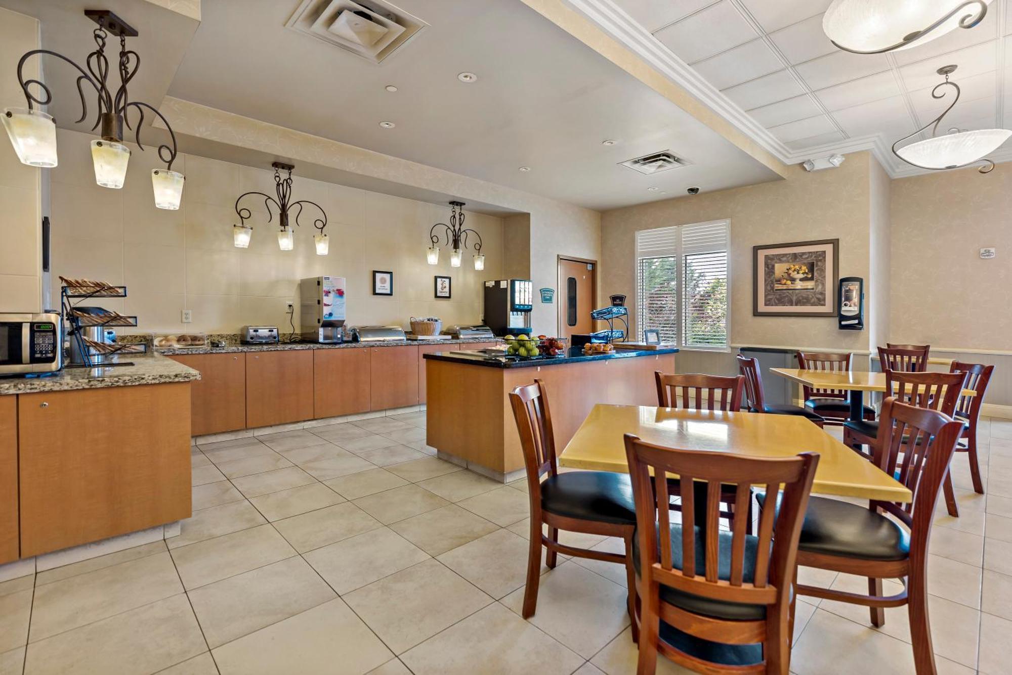 The Inn At Charles Town / Hollywood Casino Екстериор снимка